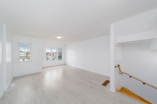 For Lease - 25 Tobias Lane, Barrie, Ontario - Photo 1