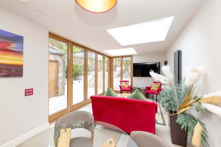 Rutland Square - Photo 3