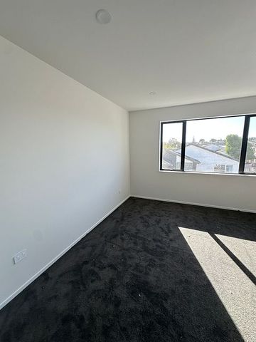 Brand New 5-Bedroom Home in Blockhouse Bay - Photo 3
