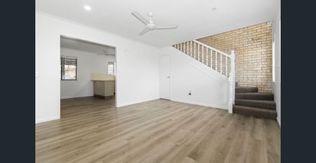 Freshly Renovated Townhouse with Yard - Photo 3