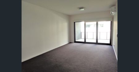 Sleek apartment in convenient location - Photo 5
