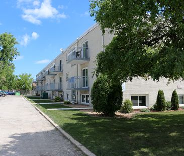 St. Clair Apartments - Photo 3
