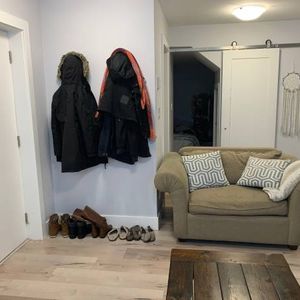 Cozy & Modern 1-Bedroom Suite for Rent – Available April 15th - Photo 2