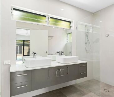 Fully Furnished with Self-Contained Flat, Walk to Beach - Photo 6