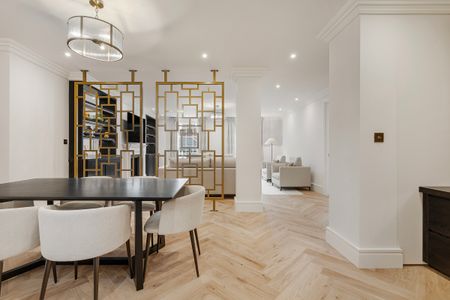 An Elegant Three-Bedroom Apartment with Porter and Lift on Curzon Street, Mayfair - Photo 5