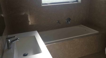 Large Family Home - Photo 5