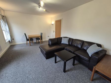 2 Bed Flat - Photo 3