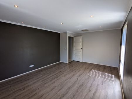 8 McCulloch Crescent - Photo 3