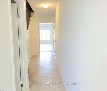 For Lease - 12 West Creek Court, Welland, Ontario - Photo 1