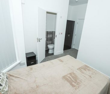 5 bedroom House To Let Total Size: 1561 SQ FT - Photo 1