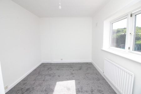3 bedroom end of terrace house to rent - Photo 2