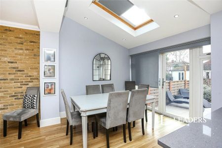 4 bedroom semi-detached house to rent - Photo 4