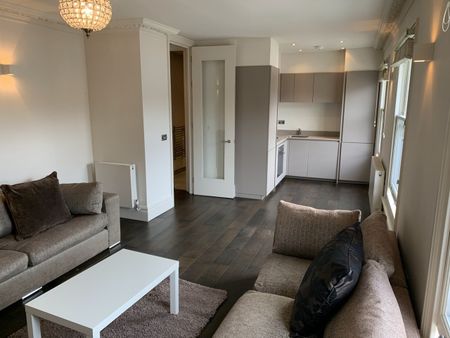 2 Bed Flat, Birkbeck Road, W3 - Photo 5