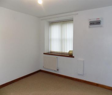 2 bedroom end of terrace house to rent - Photo 6