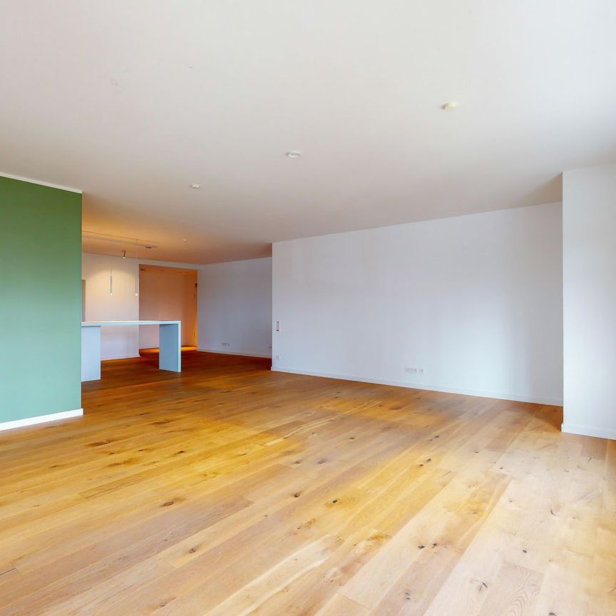 Luxuswohnung mit Car-Lift: Leben im preisgekrönten Papillon Gebäude - Photo 1