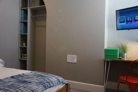 4 Bed Terraced House, Kellit Road, L15 - Photo 2