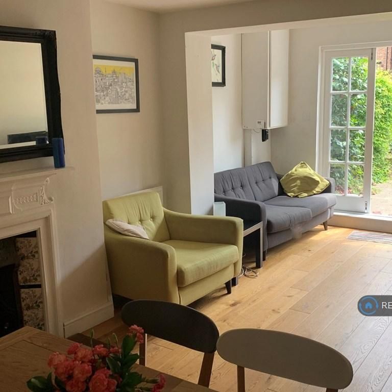 2 bedroom flat to rent - Photo 1
