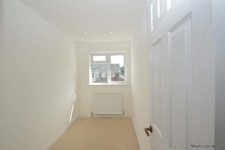 3 bedroom property to rent in Addlestone - Photo 2