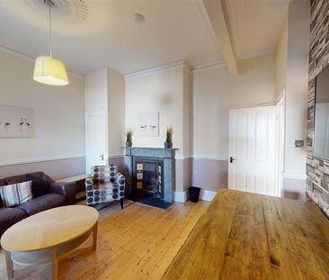 6 bedroom terraced house to rent - Photo 1