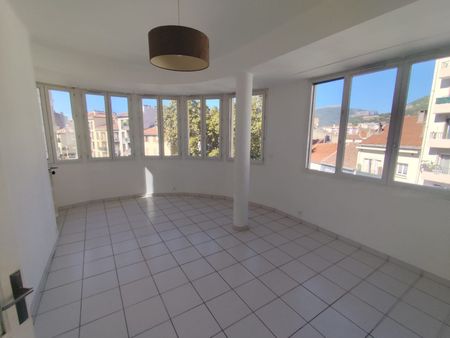 Location Appartement 3 pièces 65m² TOULON 83200 - Photo 4