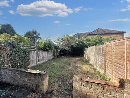 3 bedroom semi-detached house to rent - Photo 5