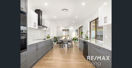 Spacious, Fully Renovated Family Haven in Burpengary - Photo 5