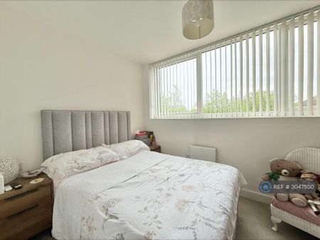 2 bedroom flat to rent - Photo 3