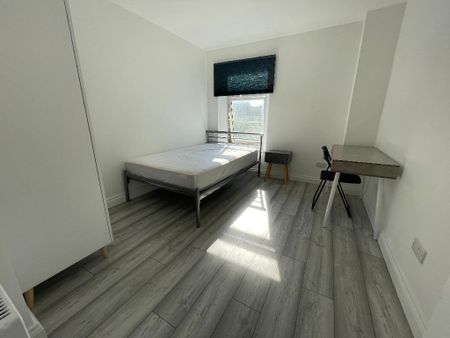 6 bedroom terraced house to rent - Photo 4