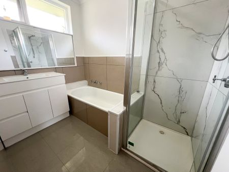 Modern 2 Bedroom Unit - Quiet Area - Photo 2