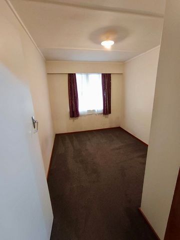 Charming 3BR Elderslea Unit - Photo 2