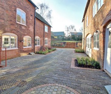 High Street, Newent, GL18 - Photo 2