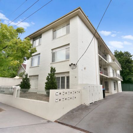 Spacious Two-Bedroom Apartment in Prime South Yarra Location - Photo 4