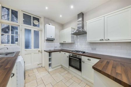 3 bedroom flat to rent - Photo 5