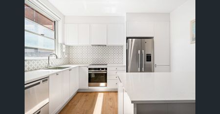 Renovated Apartment in Prime Location - Photo 3