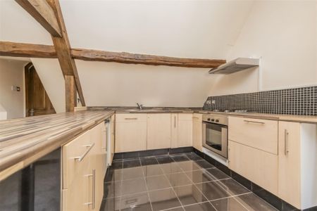 2 bed Apartment To Let - Photo 5