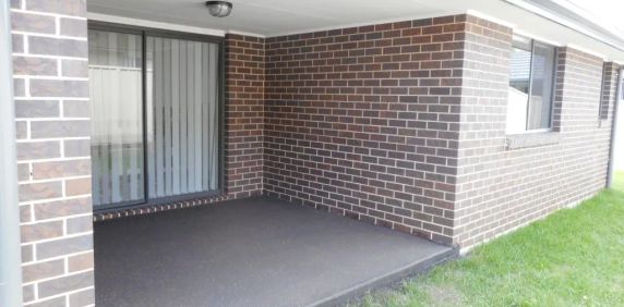 Spacious 4 Bedroom Family Home - Photo 2