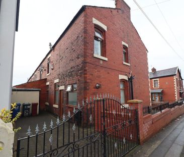 3 bedroom end of terrace house to rent - Photo 1