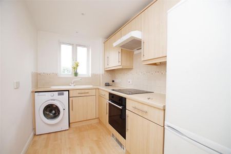 2 bedroom ground floor flat to rent - Photo 5