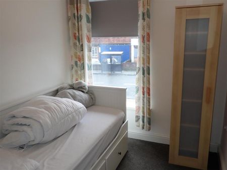 3 bedroom terraced house to rent - Photo 2