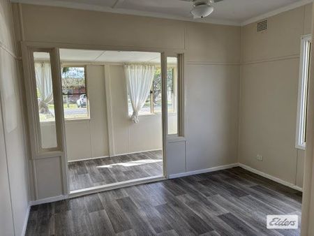 Long-Term 2-Bedroom Rental with Secure Fenced Yard - Photo 5