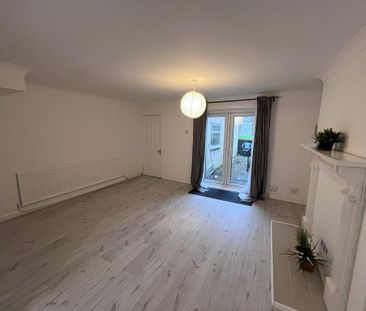 2 bedroom terraced house to rent - Photo 2