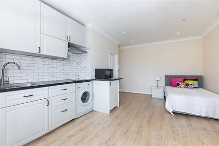 Studio to rent - Photo 2