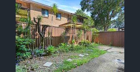 Modern and fully renovated 3-Bedroom Townhouse - Photo 2