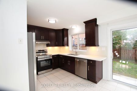 Semi-Detached Home For Lease | N8129854 - Photo 3