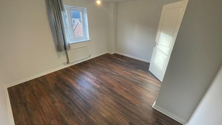 3 bedroom terraced house to rent - Photo 5