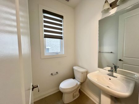 For Lease - 1404 Mockingbird Square, Pickering, Ontario - Photo 5