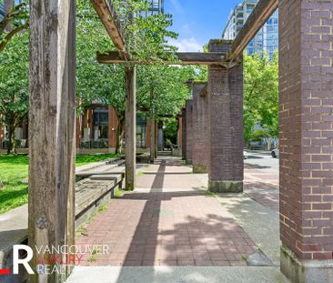 Condo in Downtown Vancouver, BC - Photo 3