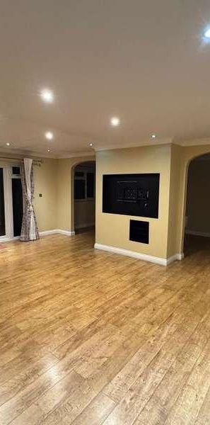 Wexham Road, Slough, Slough, SL2 - Photo 1