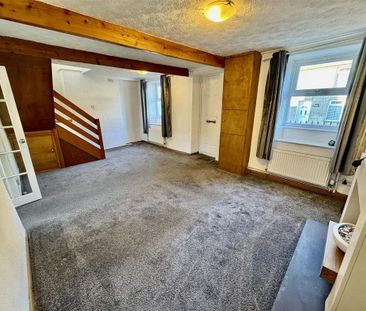 2 bedroom end of terrace house to rent - Photo 5