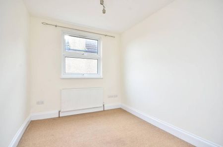 2 bedroom maisonette to rent - Photo 3